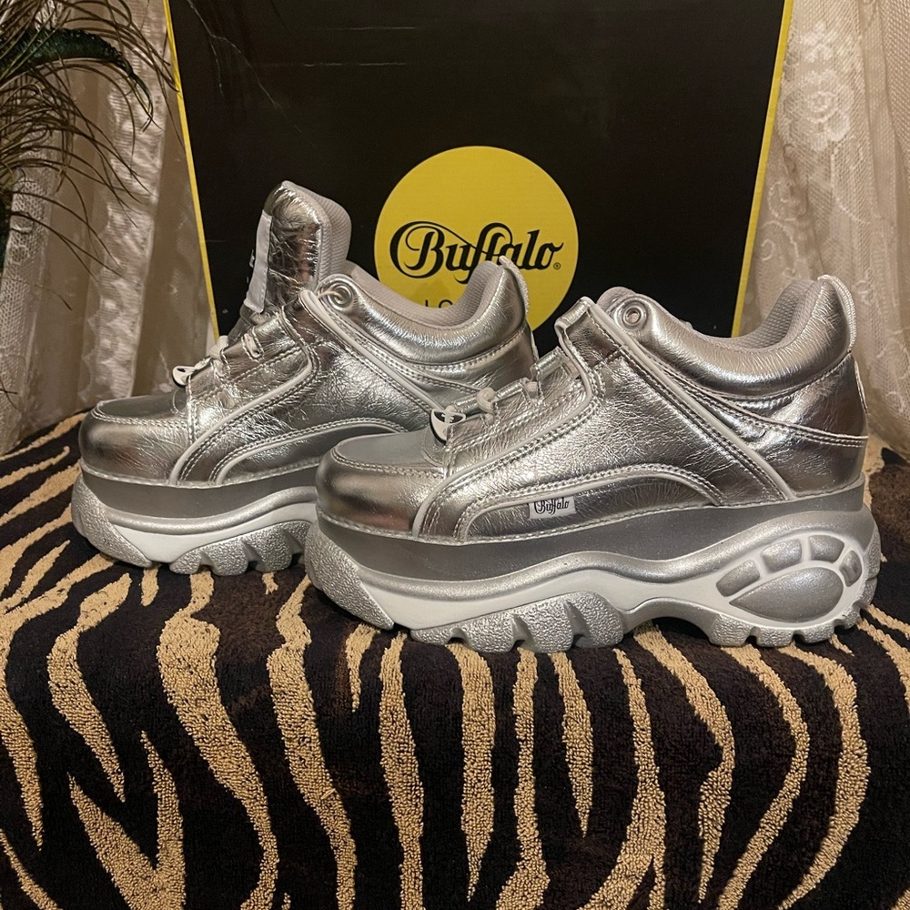 Buffalo David Bitton Metallic Silver Platform Sneakers Size EUR 37 US 6.5 NWT